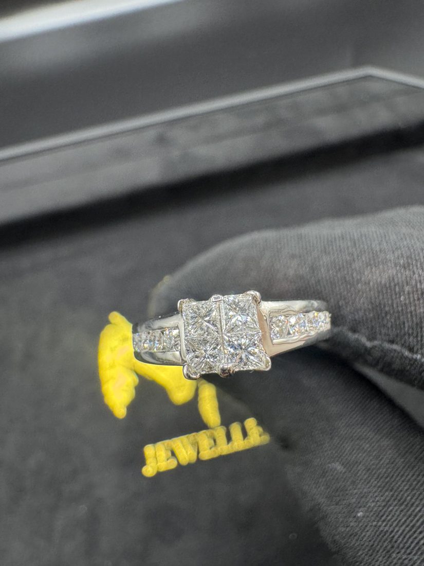 Princess cut engagement ring in 18ct white gold