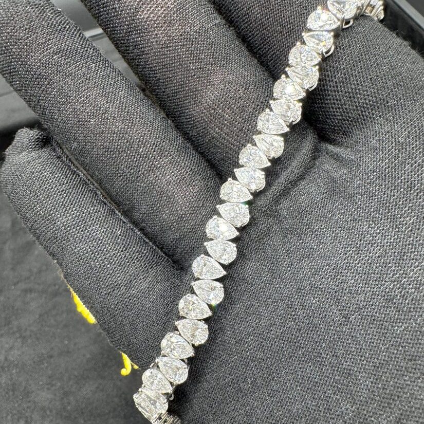 9ct White Gold Pear Shape Tennis Bracelet (40 pointer), photographed by NTB Jewellers